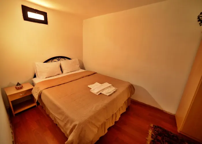 Cave Seasons Deluxe Bed & Breakfast