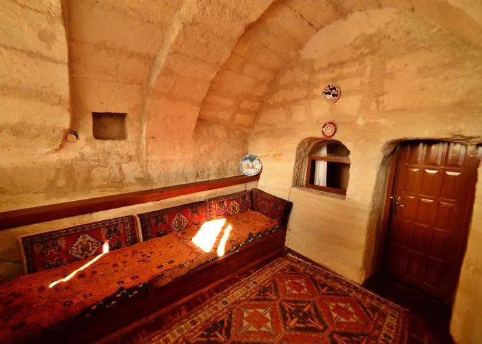 Cave Seasons Deluxe לינה וארוחת בוקר